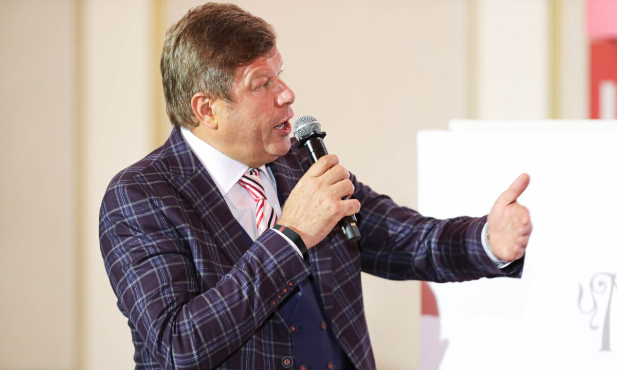 Губерниев: ждет точности и страсти в матчах с Ираном, Намибией и Нигерией